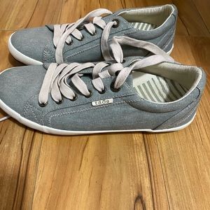 Ladies size 8 Taos shoes